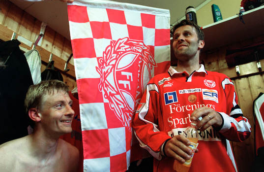 Patrik Rosengren och målskytten Dennis Karlsson, Kalmar