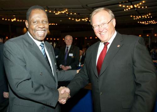 Fotboll, UEFA, Issa Hayatou och Göran Persson