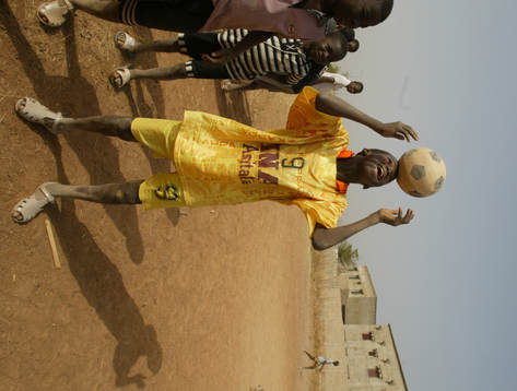 Afrikansk mästerskapen i fotboll i Mali. Småkillar spelar