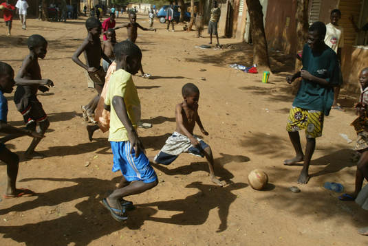 Afrikanska mästerskapen i fotboll i Mali. På Malis gator