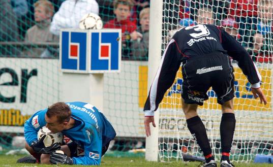 Fredrik Larsson, Helsingborg har just snuvat Joachim Lantz,