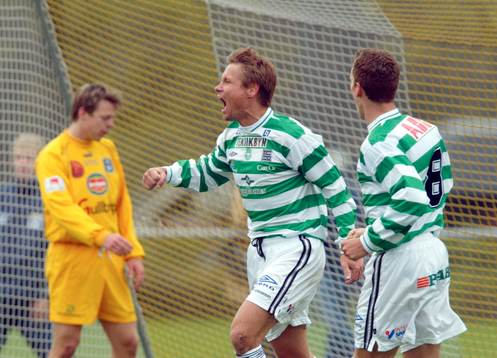 Thomas Jonsson, Västerås jublar för sitt 0-2-mål,