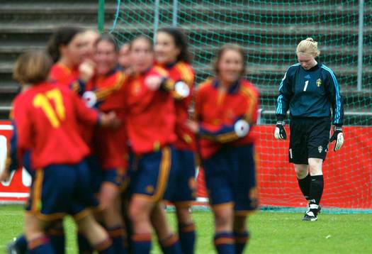 Hedvig Lindahl, Sverige deppar medan Spanien jublar för