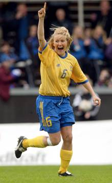 Jenny Engvall jublar