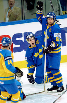Mattias Weinhandl och Michael Nylander jublar