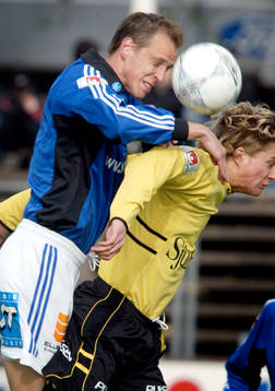 Marko Toumela i en duell med Andreas Drugge