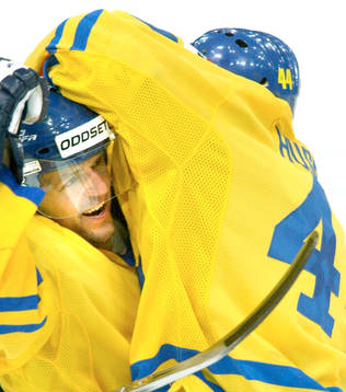 Thomas Rodhin, Sverige, gratuleras. Glädje, jubel