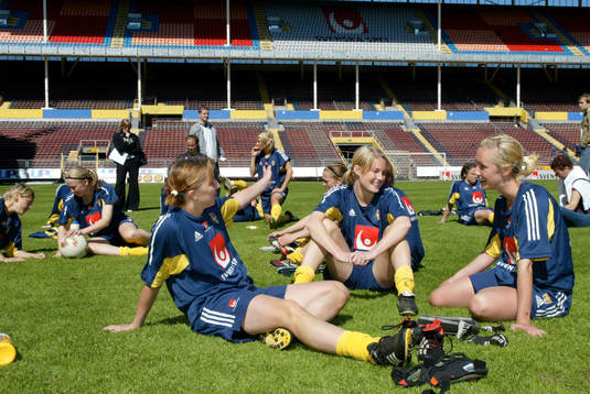 Damlandslaget på Råsunda