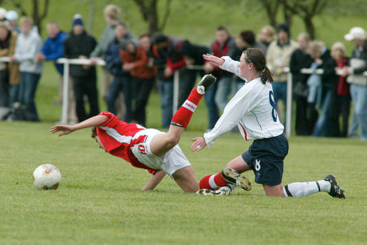 Isabella Osterwalder, Schweiz och Kelly McDougall, England