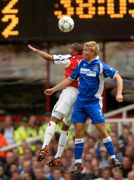 Ashley Cole, Arsenal och Niclas Alexandersson, Everton i