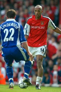 Thierry Henry, Arsenal försöker ta sig förbi Tobias