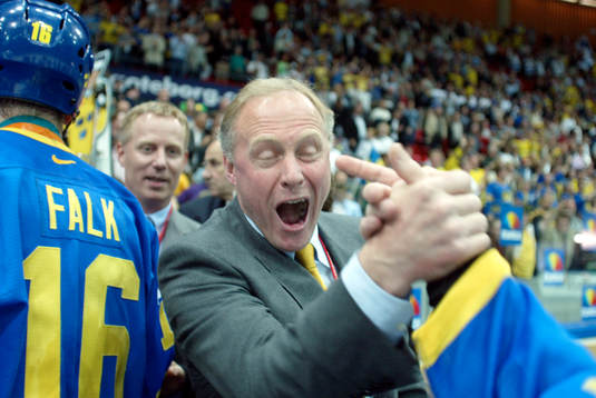 Anders Hedberg jublar över segern och bronset