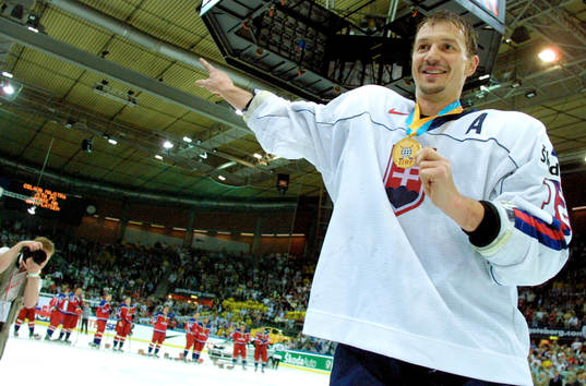 Peter Bondra, Slovakien, med medaljen