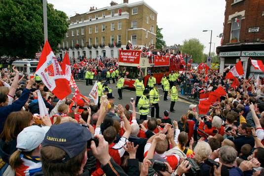 Parad för Arsenal som vunnit både Premier League och