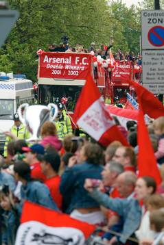 Parad för Arsenal som vunnit både Premier League och