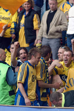 Mattias Jonson, Bröndby. Här grattas han av