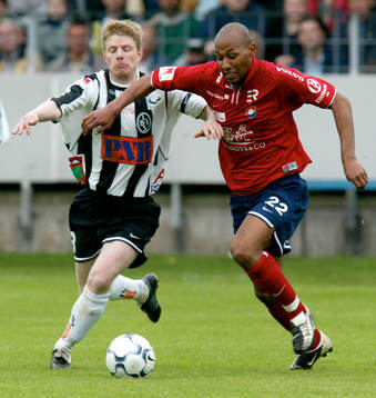 Henrik Nilsson mot Jeffrey Aubynn, armar