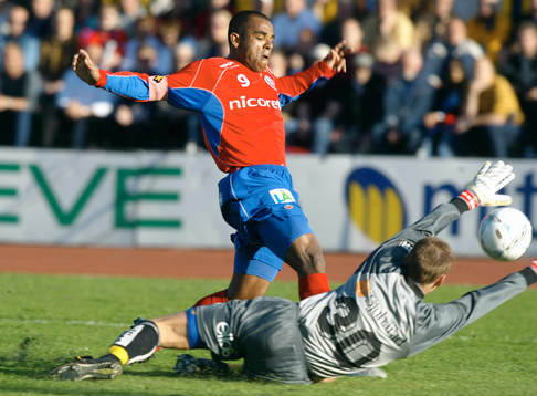 Alvaro Santos, Helsingborg i en duell med Johan Wiland,