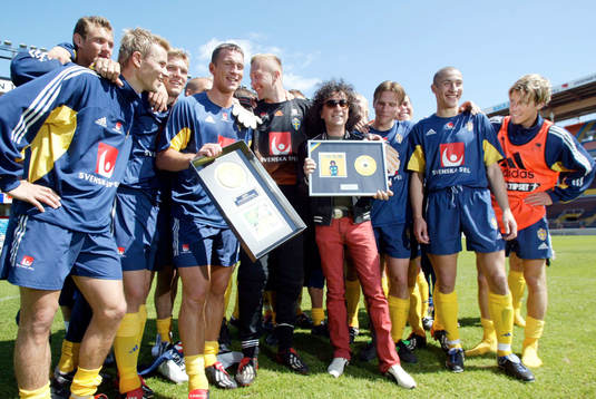 Magnus Uggla och hans nya kompband????
