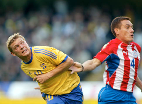 Marcus Allbäck, Sverige och Carlos Gamarra, Paraguay