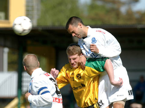 Andreas Nilsson trycks ner