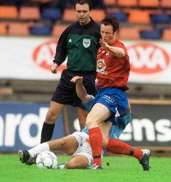 Anton Axelsson, Öster tar sig fram