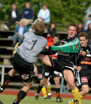 Daniel Nicklasson oroar Leikind målvakt