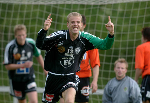 Mattias Svensson, IFK Hässleholm, har nätat. Jubel