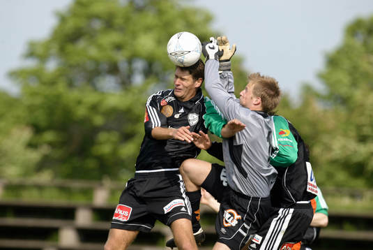Henrik Edfors, Hässleholm vinner en nickduell mot