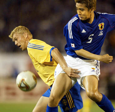 Marcus Allbäck, Sverige i en duell med Inamoto Junichi