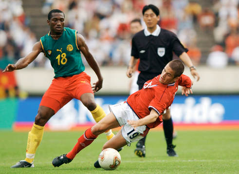 Joe Cole, England och Eric Djemba Djemba, Kamerun