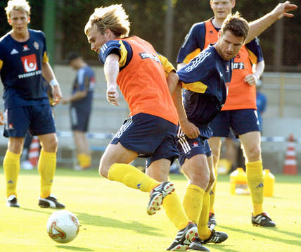 Andreas Andersson fintar Andreas Jakobsson