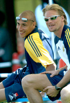 Henrik Larsson och Johan Mjällby, Sverige