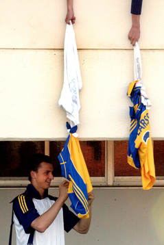 Zlatan Ibrahimovic, Sverige, skriver autografer