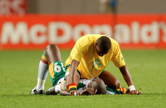 Pape Bouba Diop, Senegal gratuleras av Henri Camara