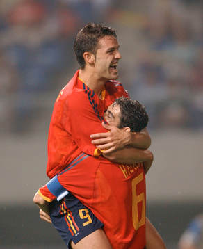 Fernando Hierro och Fernando Morientes, Spanien jublar