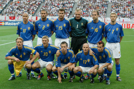 Lagbild (Lag) Sverige: Övre raden fr v. Henrik Larsson,