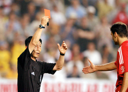 Alpay Ozalan, Turkiet visas ut (utvisning, Rött Kort) av