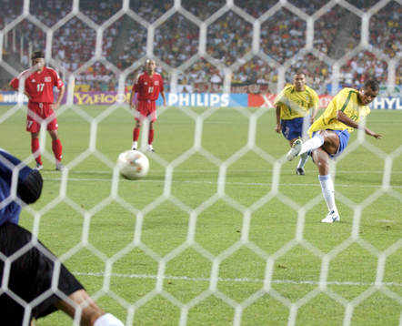 Rivaldo, Brasilien gör mål på straff