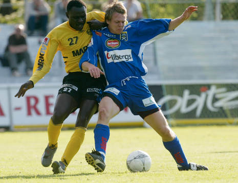 Tom Juma och Marcus Tilly kämpar sida vid sida