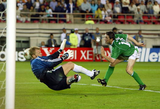 Robbie Keane, Irland kvitterar till 1-1 bakom Oliver Kahn,