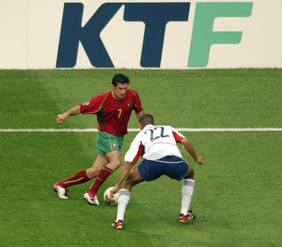 Luis Figo, Portugal och Anthony Sanneh, USA