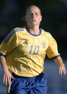 Lotta Runesson, Sverige