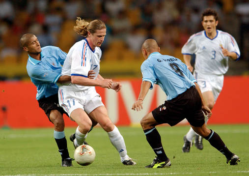Emmanuel Petit, Frankrike försöker ta sig förbi   Fabian