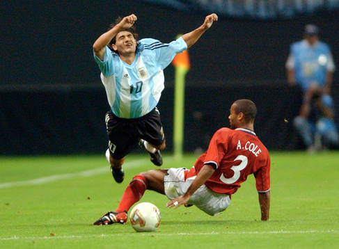 Ariel Ortega, Argentina och Ashley Cole, England