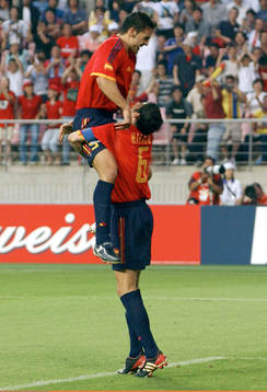 Luis Enrique och Fernando Hierro, Spanien jublar