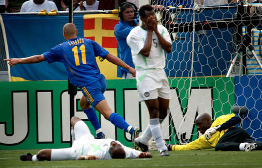 Henrik Larsson (Henke Larsson)jublar
