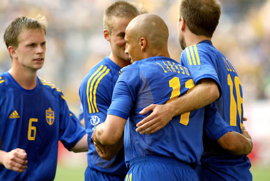 Henrik Larsson, Tobias Linderoth, Olof Mellberg. Jubel