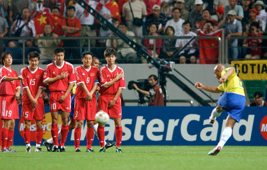 Roberto Carlos, Brasilien gör 1-0