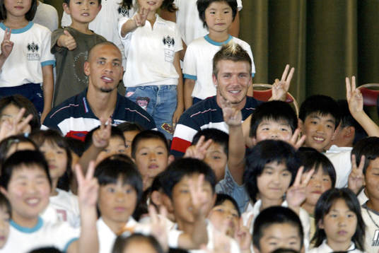 De engelska spelarna med David Beckham och Rio Ferdindand i